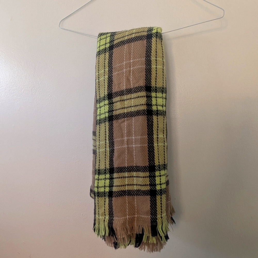 🤎💚 ASOS Tan and Green Plaid Scarf 💚🤎